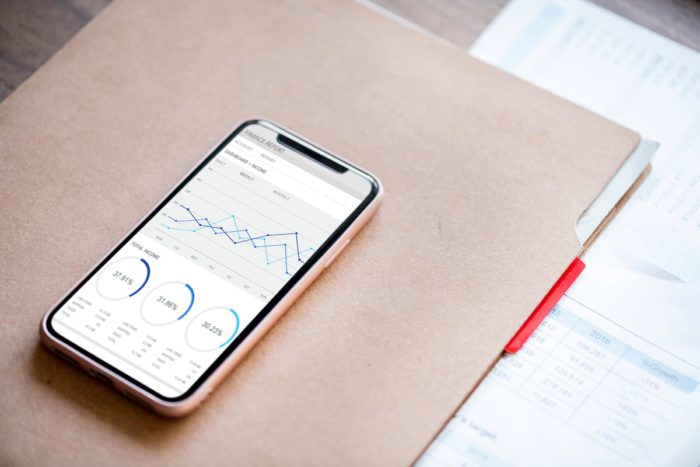 smartphone avec application suivi de consommation electrique